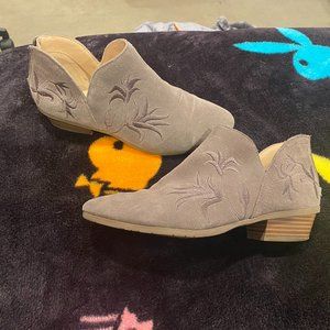 Reaction Kenneth Cole Gray Ankle Booties